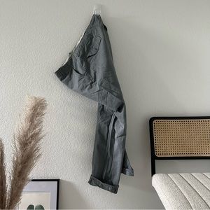 Men’s 34x30 Gray Levi’s Chino Pants